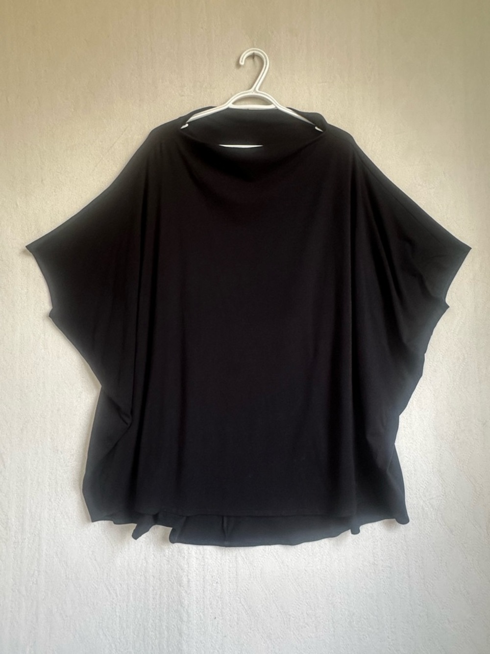 bryn WALKER Black Incredibly Soft Poncho Style Top Made in USA Sz L Bamboo